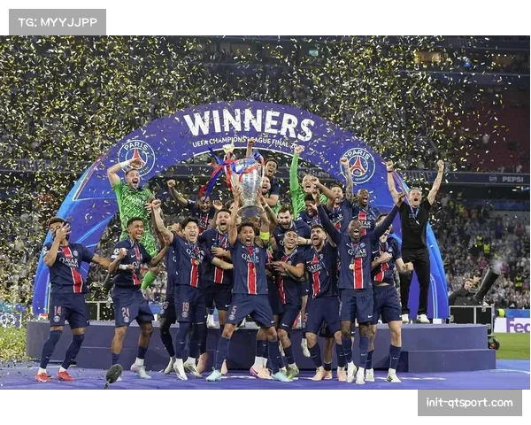 巴黎圣日耳曼公布欧冠晋级后首堂训练课画面，全队氛围轻松